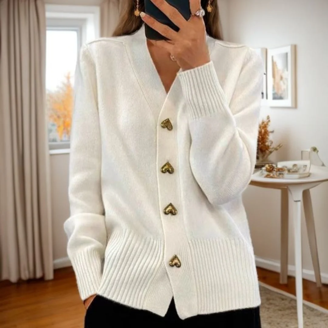 ADELE | Cozy Sweater Featuring Heart-Shaped Buttons