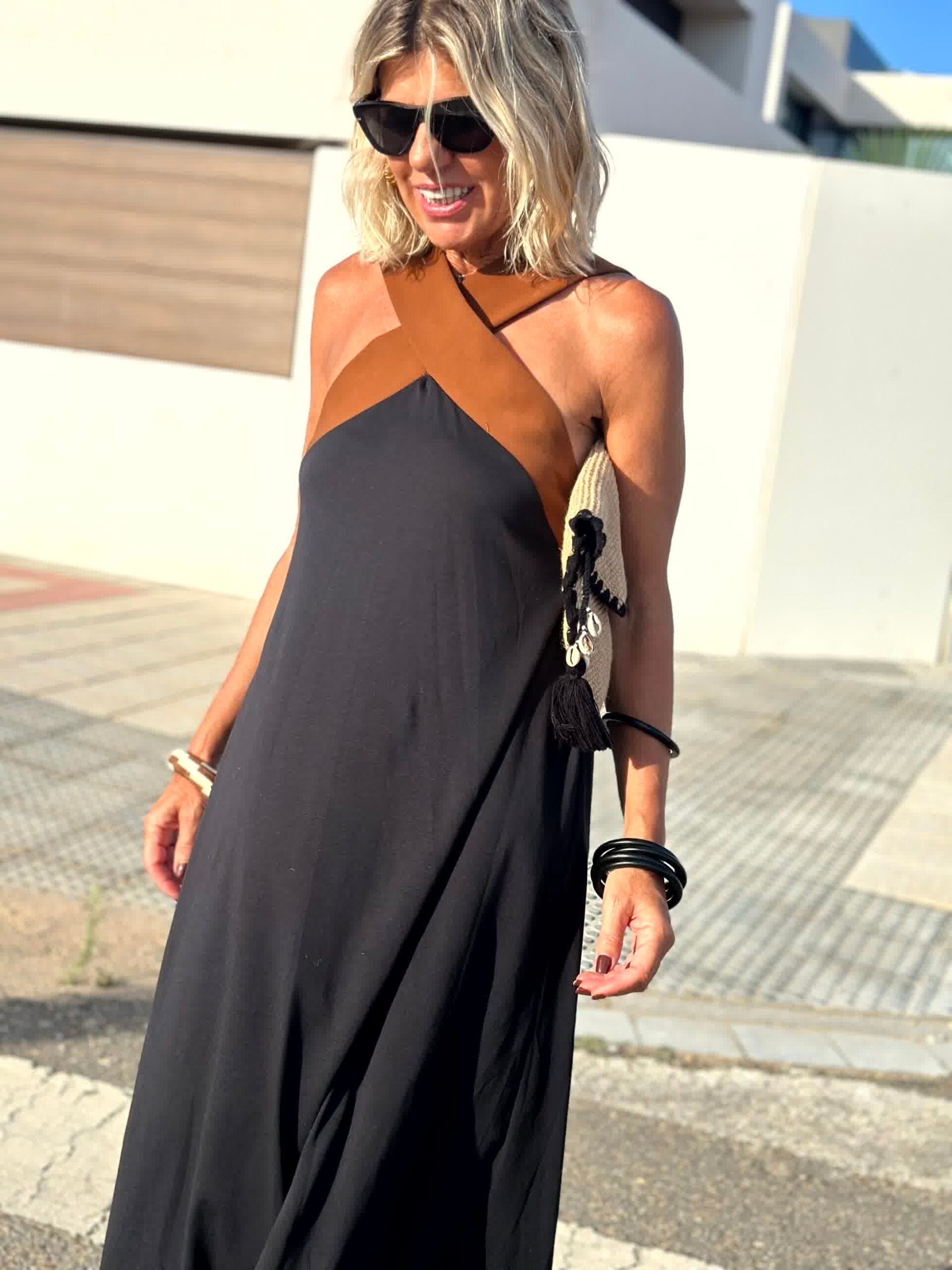 Sienna | Elegant Dress with Open Back and Trendy Crossed Neckline