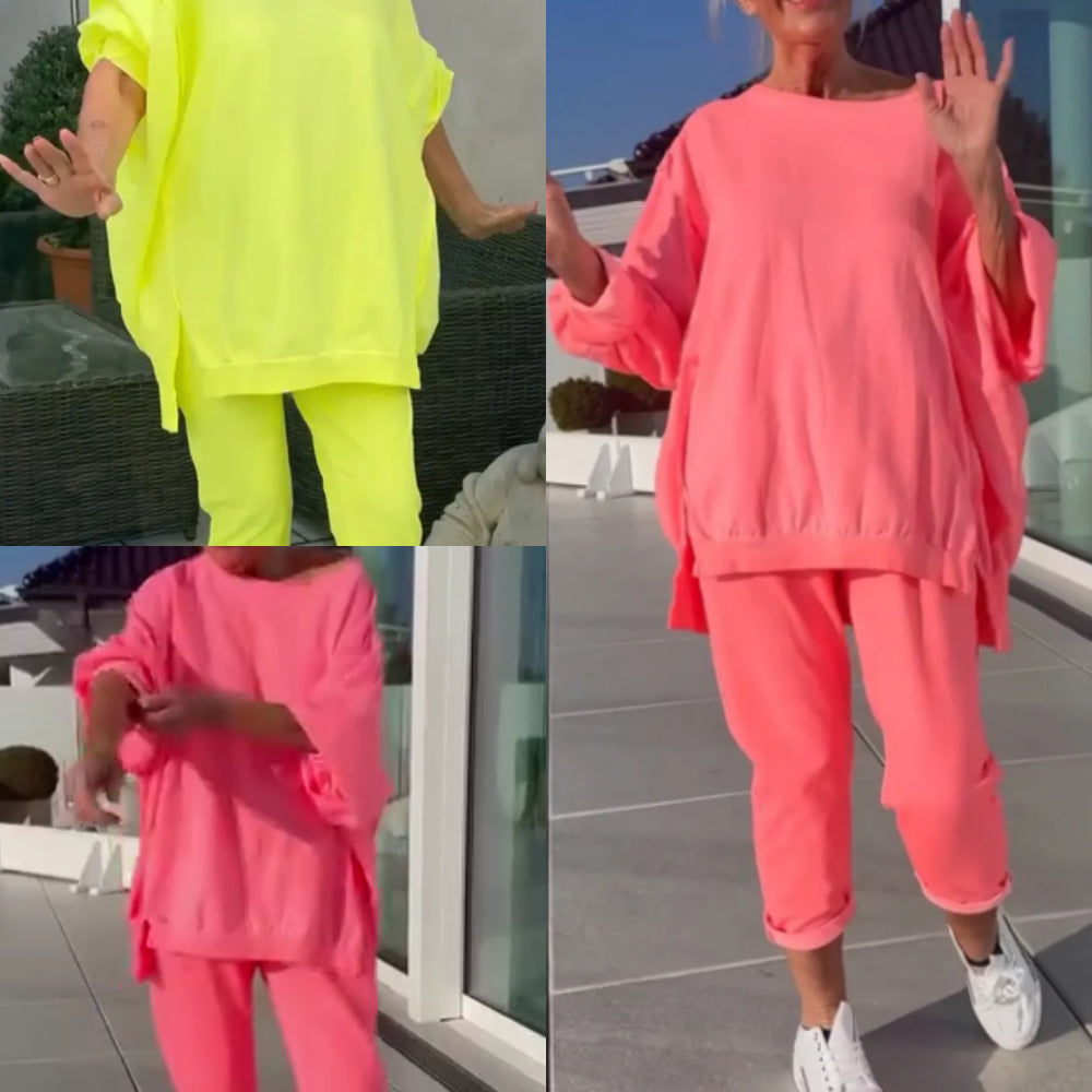 Laura | Two-Piece Women's Top with Round Neckline and Trousers